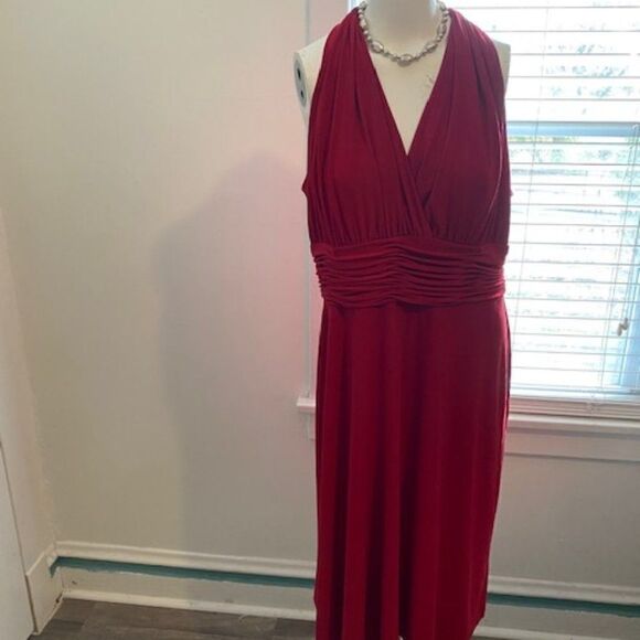 Evan Picone Burgundy sleeveless dress with gathering waist, size 14W - Picture 1 of 5